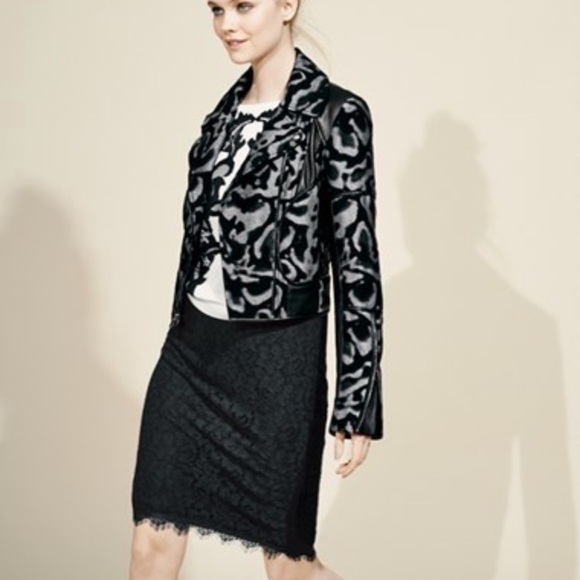 DIANE VON FURSTENBERG Scotia Black Lace Pencil Skirt Size 2 - Picture 3 of 13